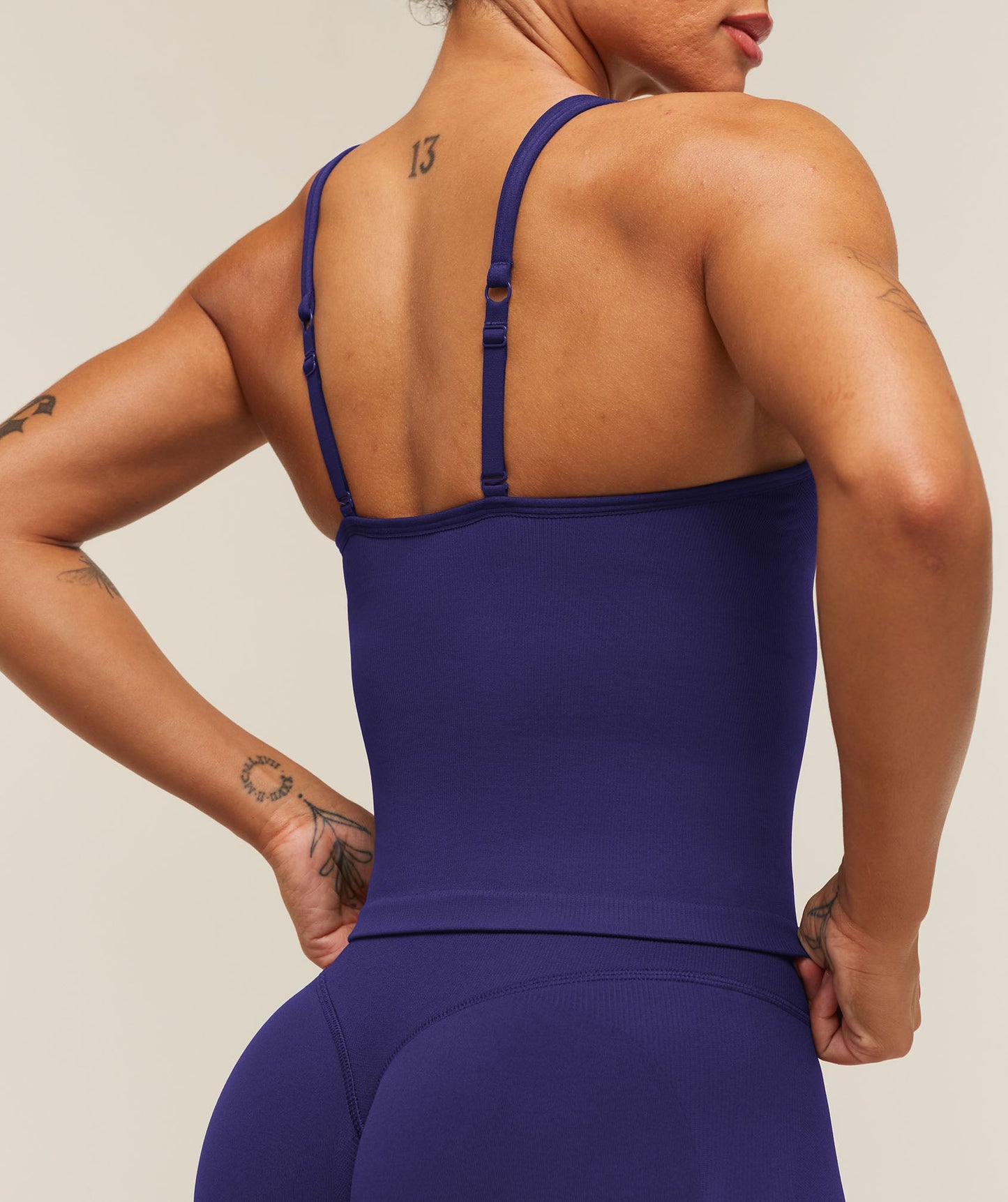 Lift Seamless Tank with Shelf - US 6127