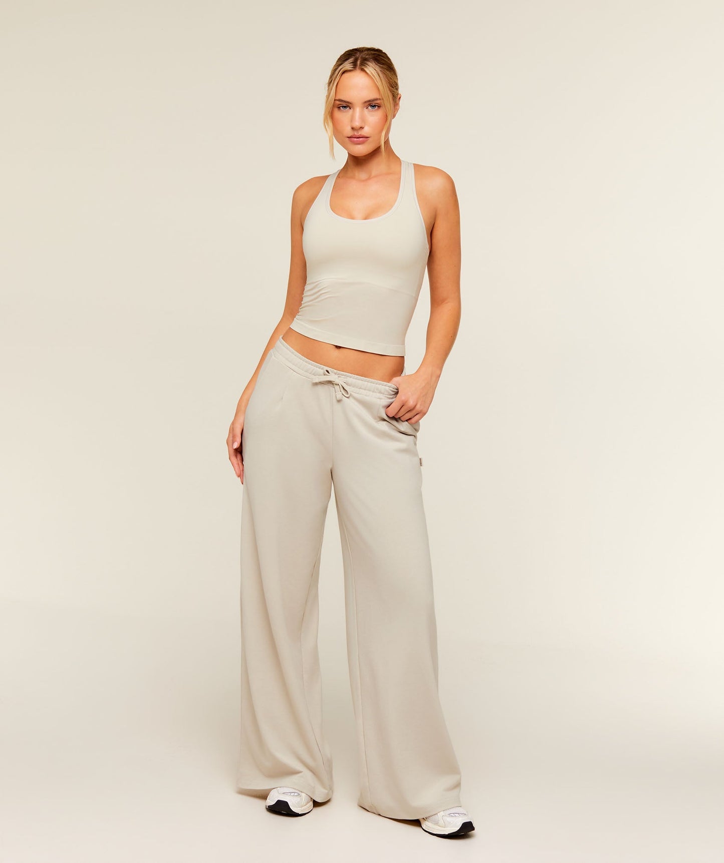 FeatherForm Tank - US 6670
