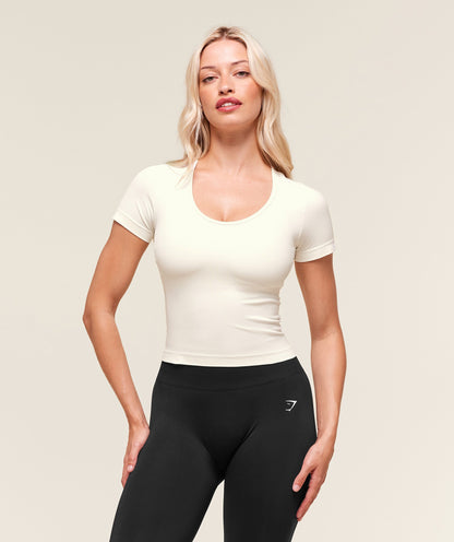 Everyday Seamless Tight Fit Crew Neck Tee - US 1687