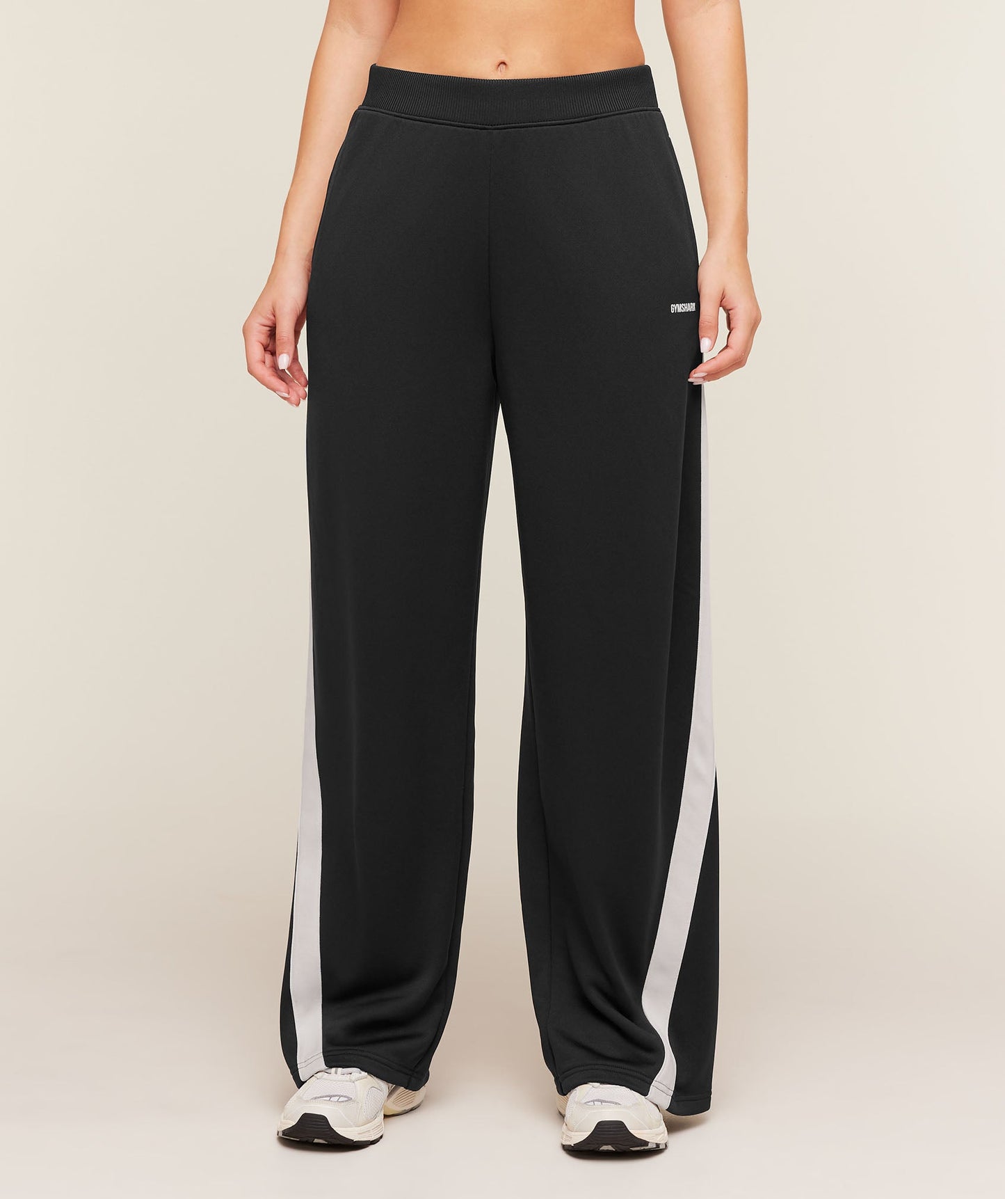 Light Support Halter Neck Logo Sports Bra - US 6487