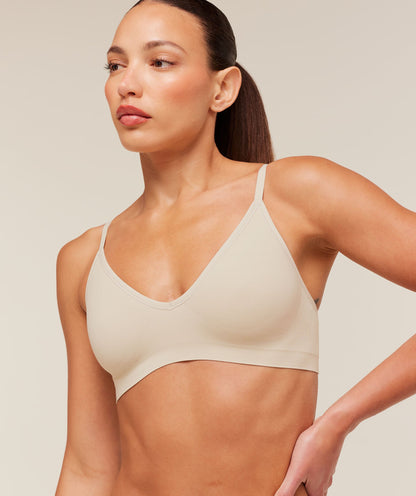 FeatherForm V-Neck Bralette - US 1330