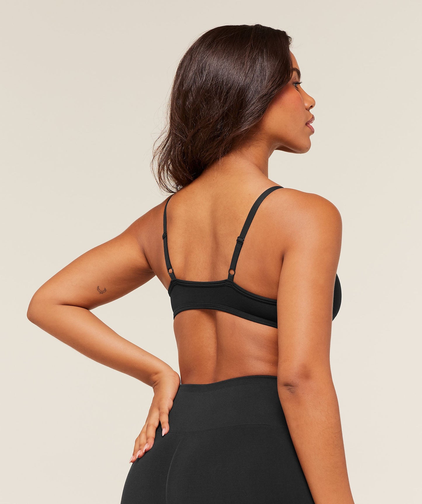 Soft Sculpt V-neck Sports Bra - US 8588