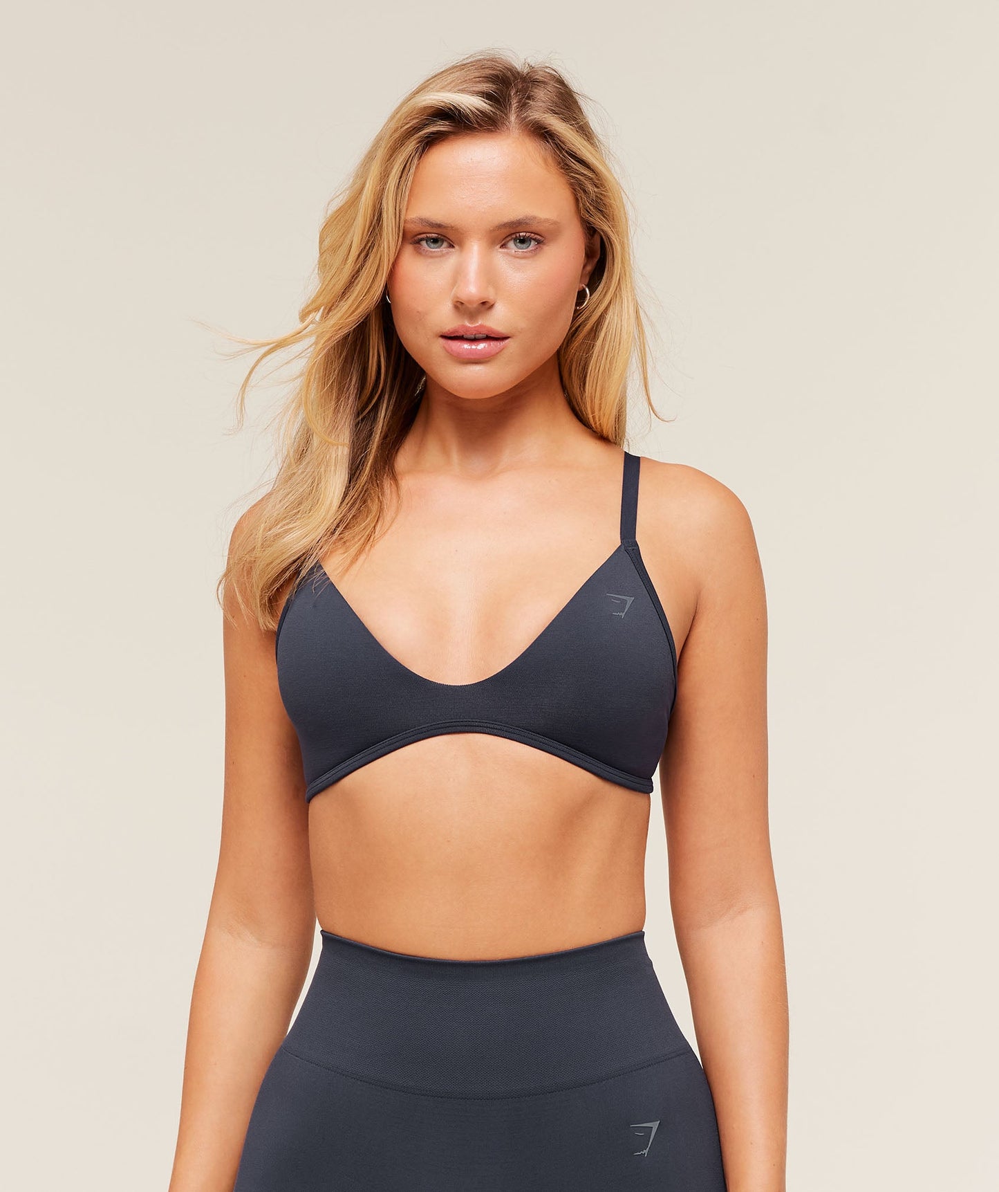 Soft Sculpt V-neck Sports Bra - US 6103